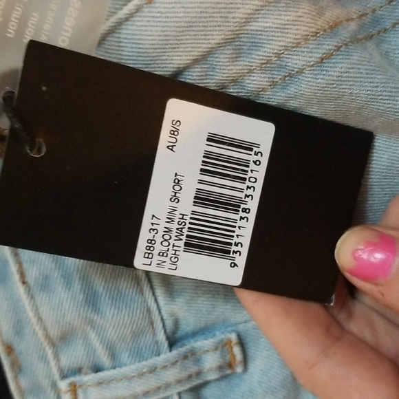 Lioness In Bloom Mini Short Light Wash BNWT - Picture 3 of 7